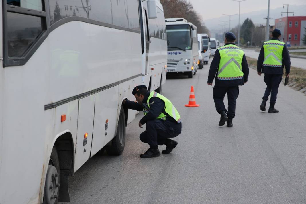 Araç sahipleri için zorunlu uygulama başladı: Bir ilde sıkı denetim var, cezası 1152 TL 6